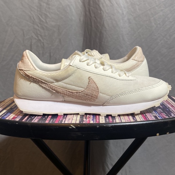 Wmns Nike Day Break Sail Snakeskin Sneakers - Picture 9 of 15
